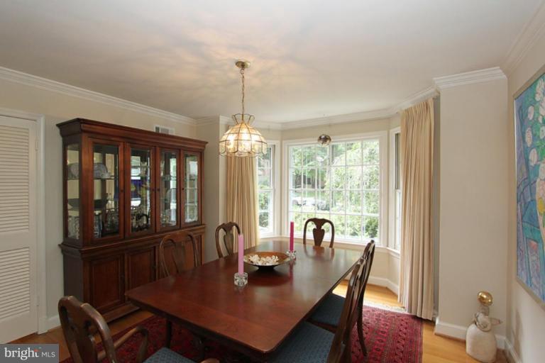 6105 Winnebago Road Bethesda, MD 20816 - Photo 7 of 27 Dining Room