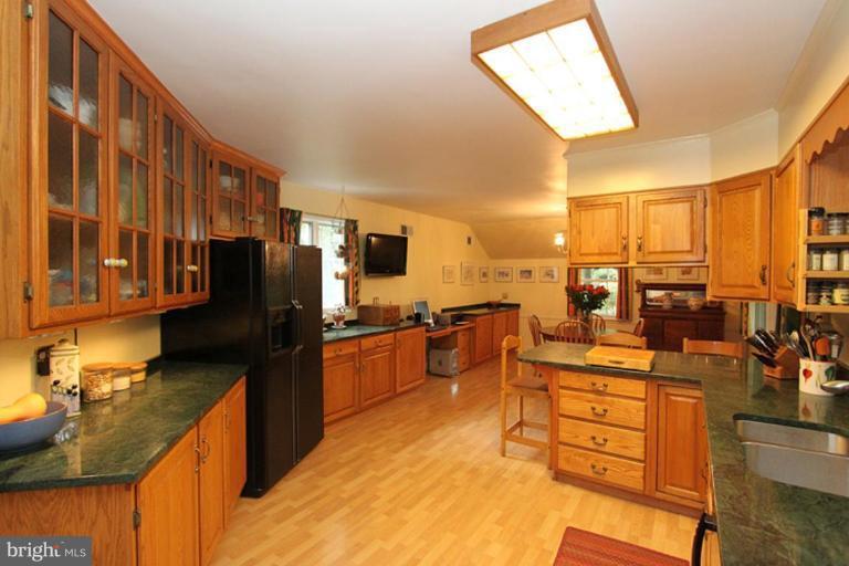 6105 Winnebago Road Bethesda, MD 20816 - Photo 9 of 27 Kitchen