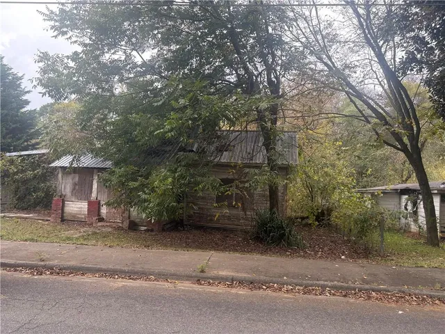 a view of a yard with a tree