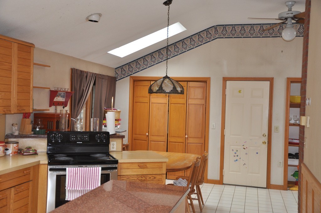 16 Hicks Street Springfield, MA 01104 - Photo 5 of 10