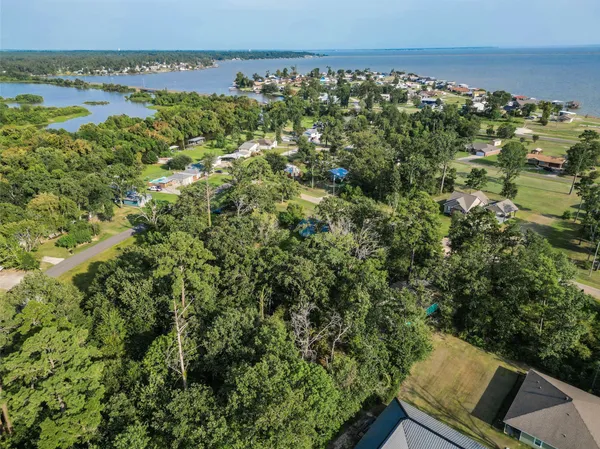 $249,000 | 182 Yaupon Creek, Onalaska, TX 77360
