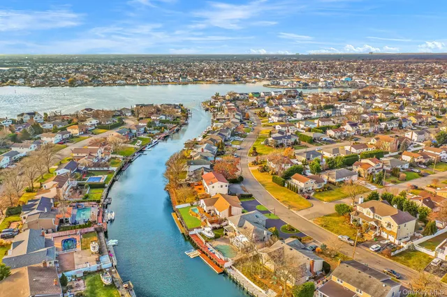 $1,200,000 | 266 Bayview Avenue, Massapequa, NY 11758