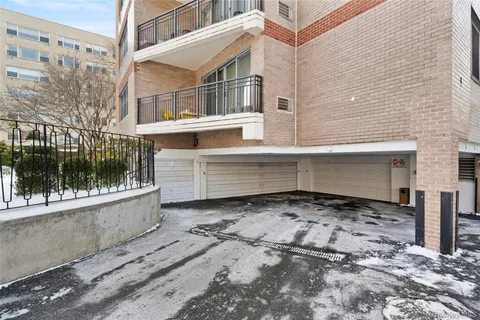 $180,000 | 56 Doyer Avenue, Unit 6E, White Plains, NY 10605