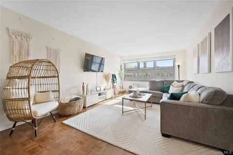 $180,000 | 56 Doyer Avenue, Unit 6E, White Plains, NY 10605