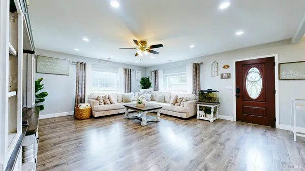 $1,099,000 | 380 Irwin Lane, Santa Rosa, CA 95401