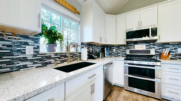 $1,099,000 | 380 Irwin Lane, Santa Rosa, CA 95401