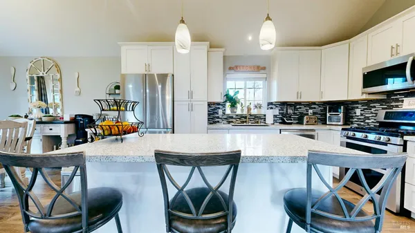 $1,099,000 | 380 Irwin Lane, Santa Rosa, CA 95401