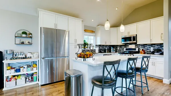 $1,099,000 | 380 Irwin Lane, Santa Rosa, CA 95401