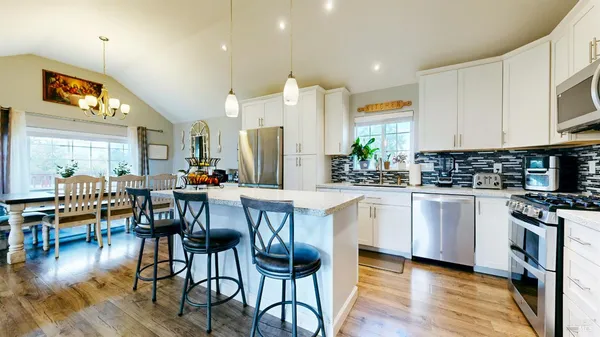 $1,099,000 | 380 Irwin Lane, Santa Rosa, CA 95401