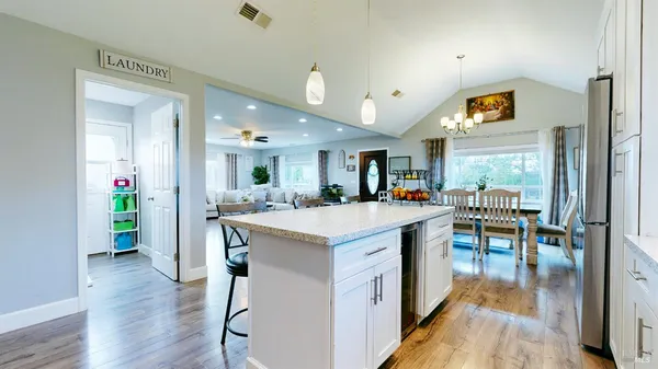 $1,099,000 | 380 Irwin Lane, Santa Rosa, CA 95401