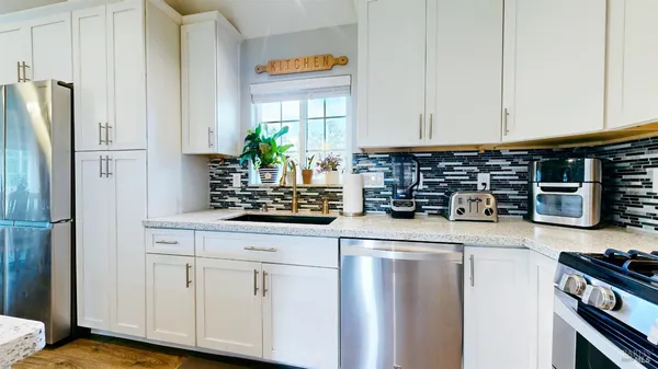 $1,099,000 | 380 Irwin Lane, Santa Rosa, CA 95401