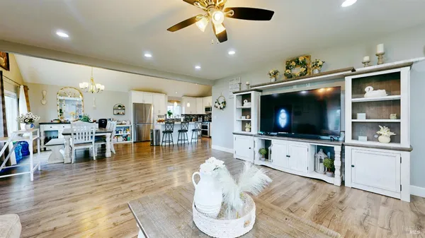 $1,099,000 | 380 Irwin Lane, Santa Rosa, CA 95401