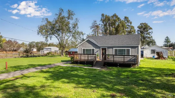 $1,099,000 | 380 Irwin Lane, Santa Rosa, CA 95401