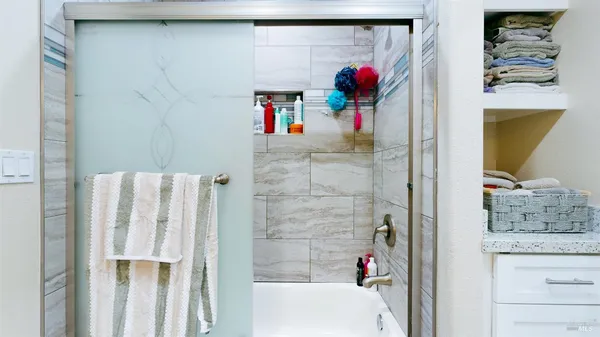 $1,099,000 | 380 Irwin Lane, Santa Rosa, CA 95401