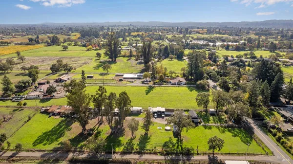 $1,099,000 | 380 Irwin Lane, Santa Rosa, CA 95401