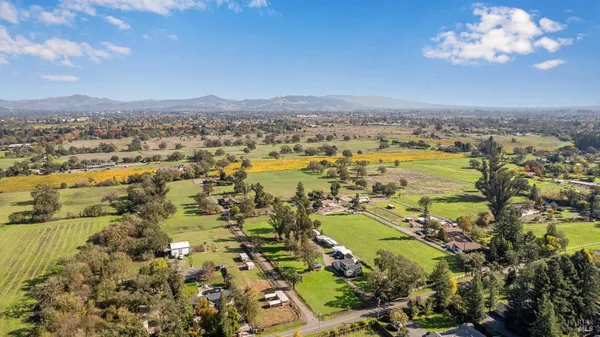 $1,099,000 | 380 Irwin Lane, Santa Rosa, CA 95401