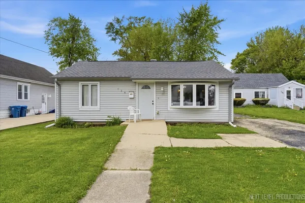 $274,900 | 138 North Calhoun Street, Aurora, IL 60505
