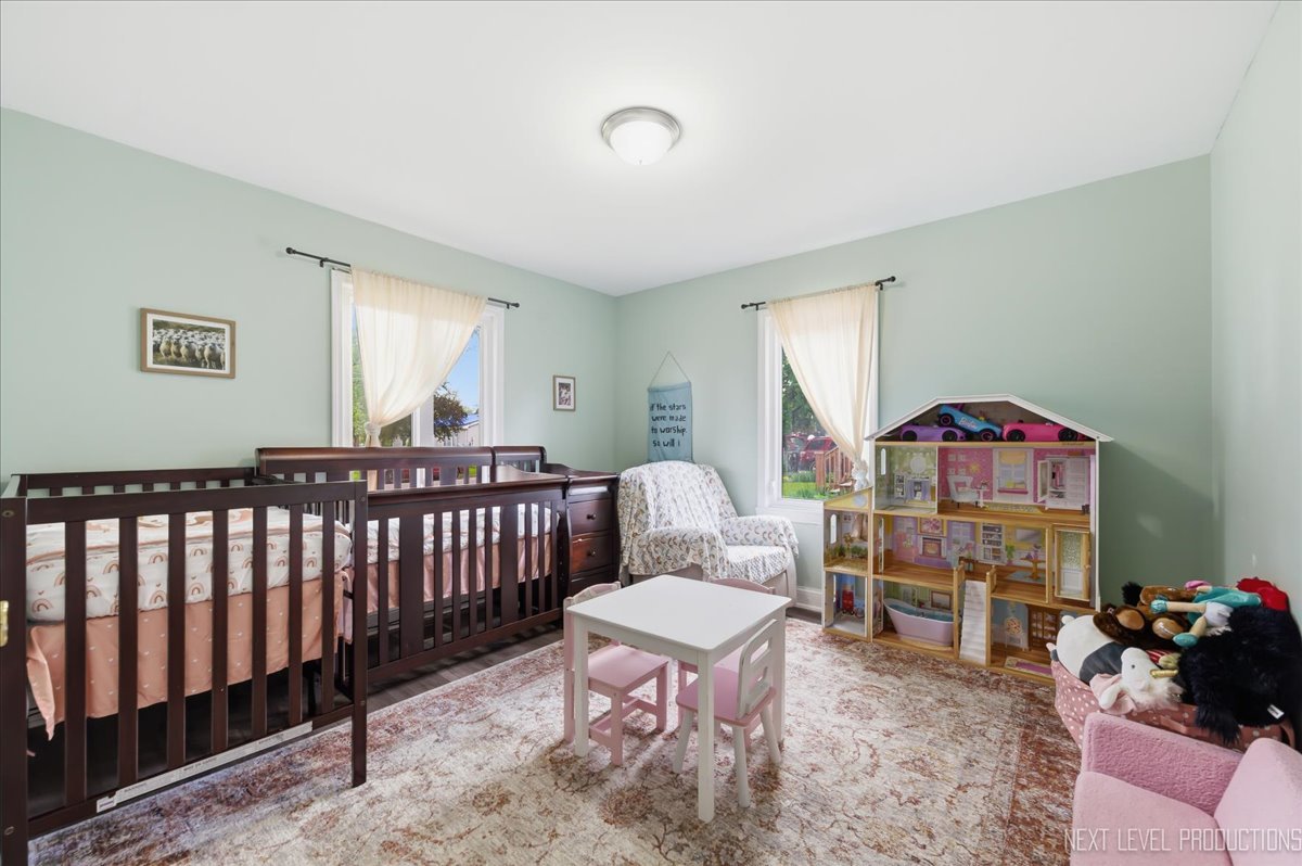 138 North Calhoun Street Aurora, IL 60505 - Photo 12 of 24 a living room with furniture