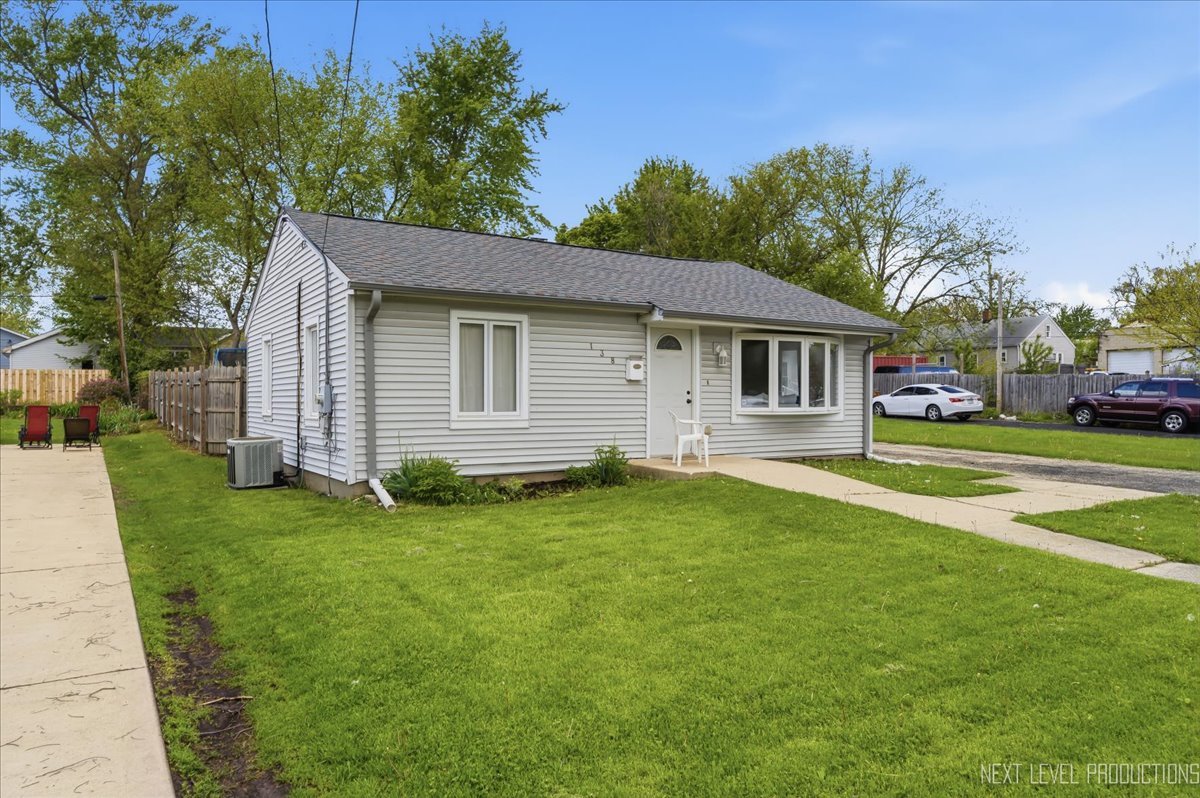 138 North Calhoun Street Aurora, IL 60505 - Photo 3 of 24 a front view of a house with a garden