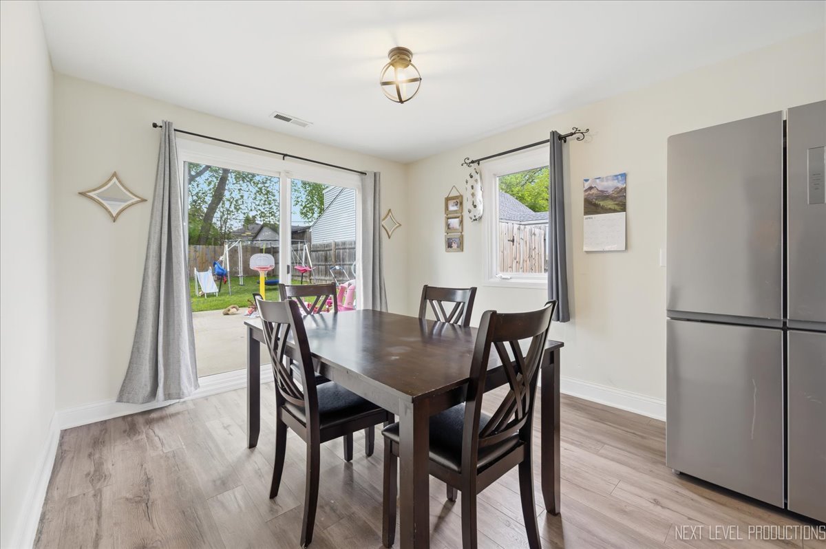 138 North Calhoun Street Aurora, IL 60505 - Photo 7 of 24 a dining room with furniture and window