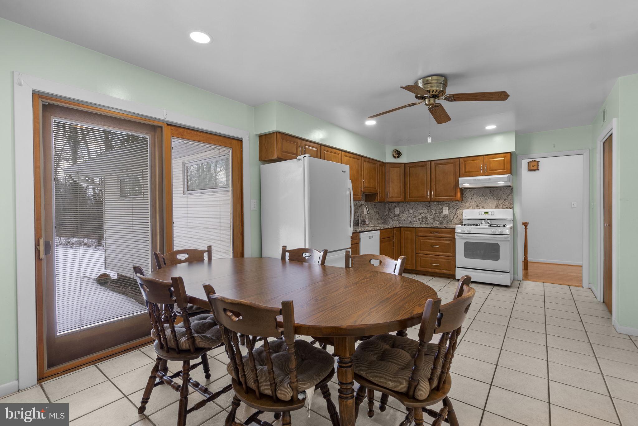 3905 Harrison Road Beltsville, MD 20705 - Photo 6 of 36 Eat in kitchen w/Pella slider doors