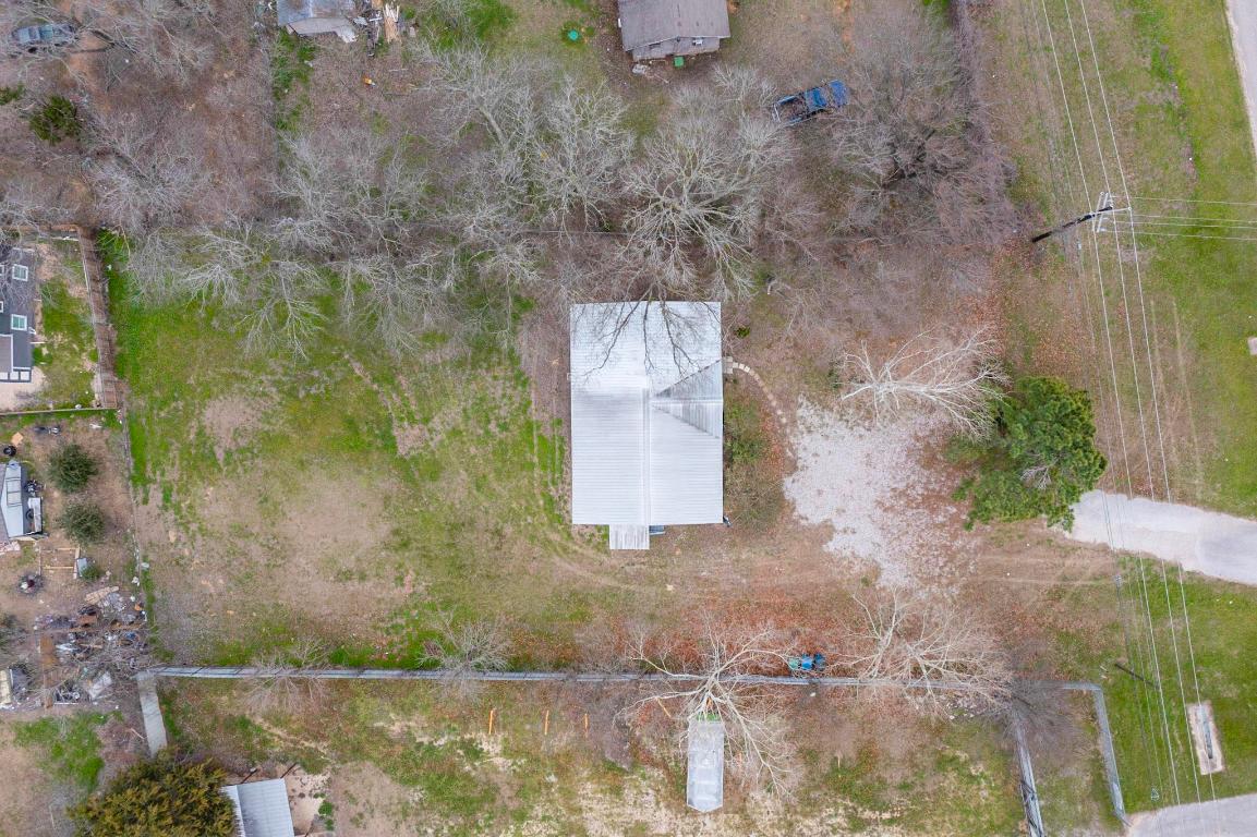 262 Highway 290 Highway East Elgin, TX 78621 - Photo 27 of 37 a backyard of a house