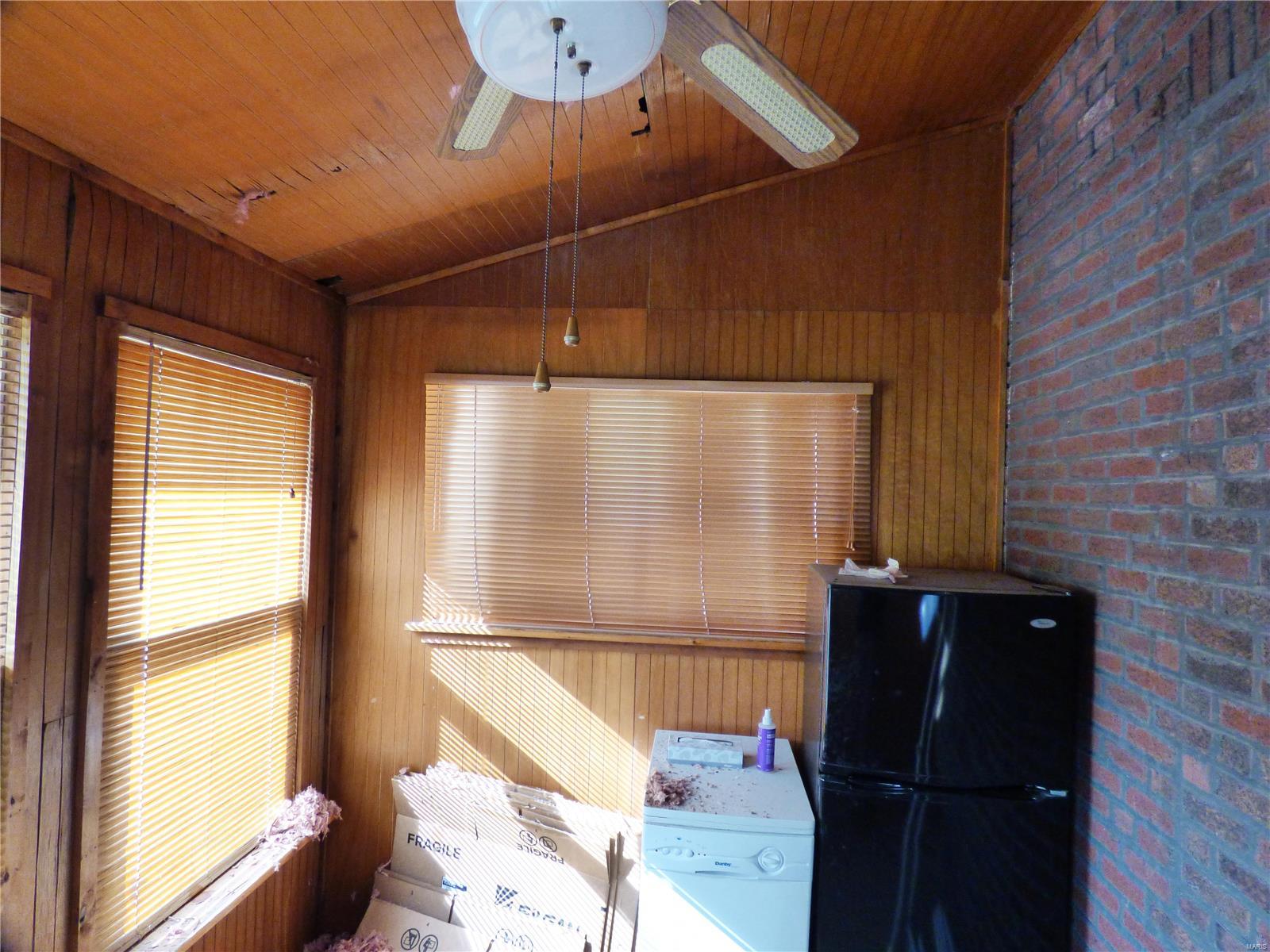 8218 Natural Bridge Road St. Louis, MO 63121 - Photo 11 of 27