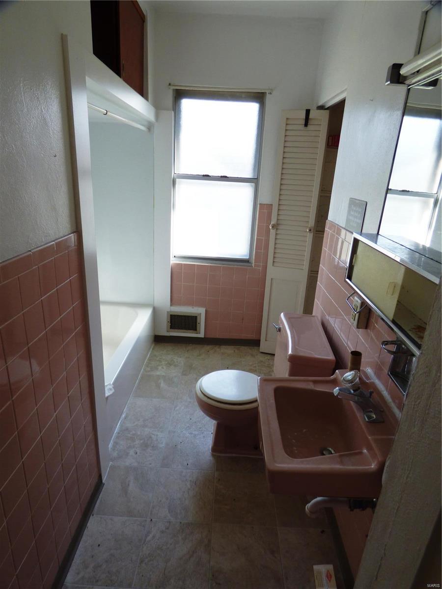 8218 Natural Bridge Road St. Louis, MO 63121 - Photo 16 of 27