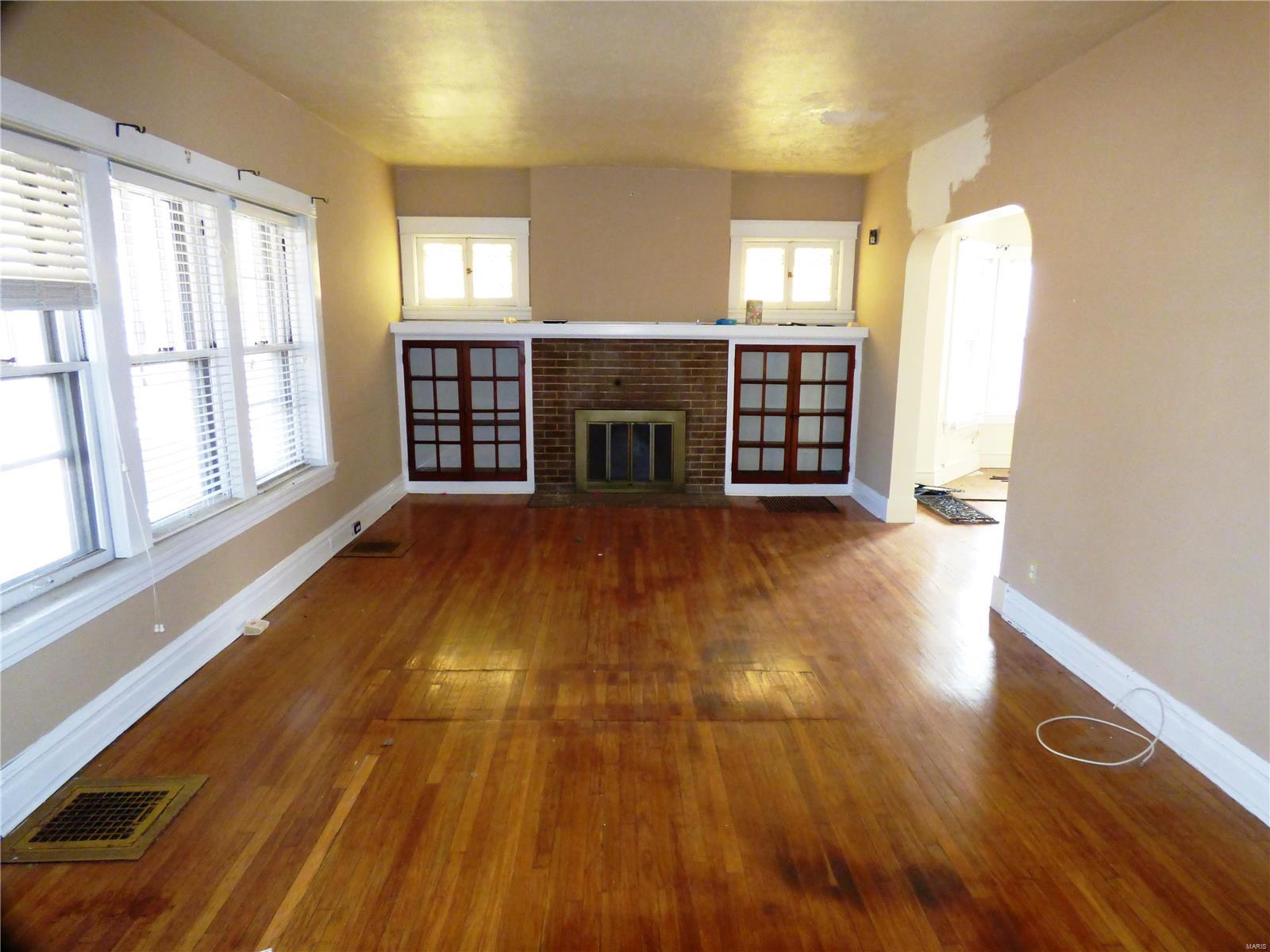 8218 Natural Bridge Road St. Louis, MO 63121 - Photo 7 of 27