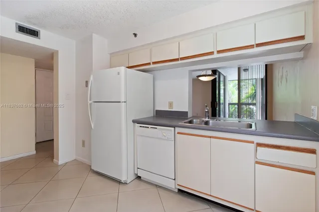 $1,950 | 1915 Lavers Circle, Unit E211, Delray Beach, FL 33444