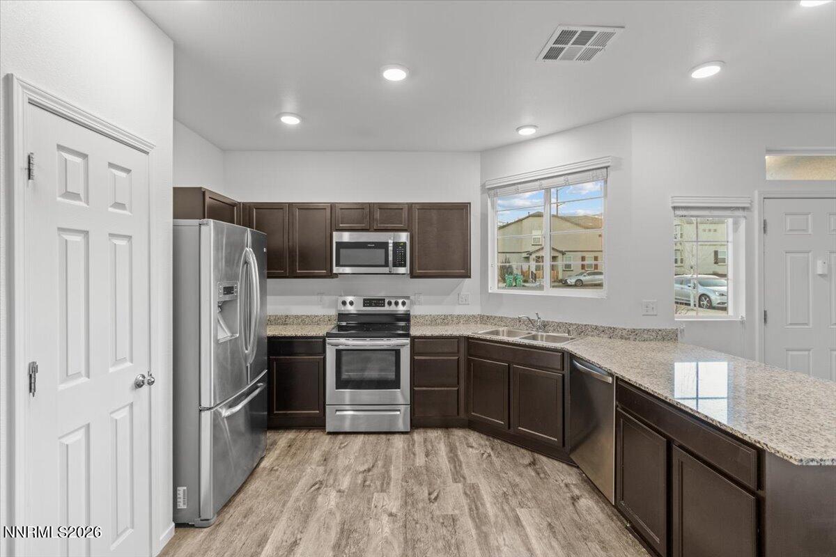 9600 Windjammer Way Reno, NV 89506 - Photo 9 of 52 32-Kitchen