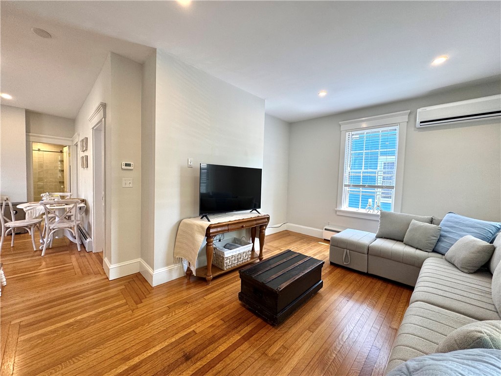 19 Walnut Street Newport, RI 02840 - Photo 5 of 10