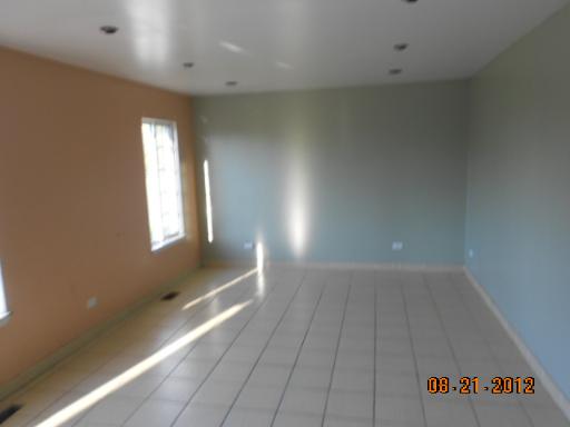 109 Fayette Court Minooka, IL 60447 - Photo 5 of 9 an empty room with windows