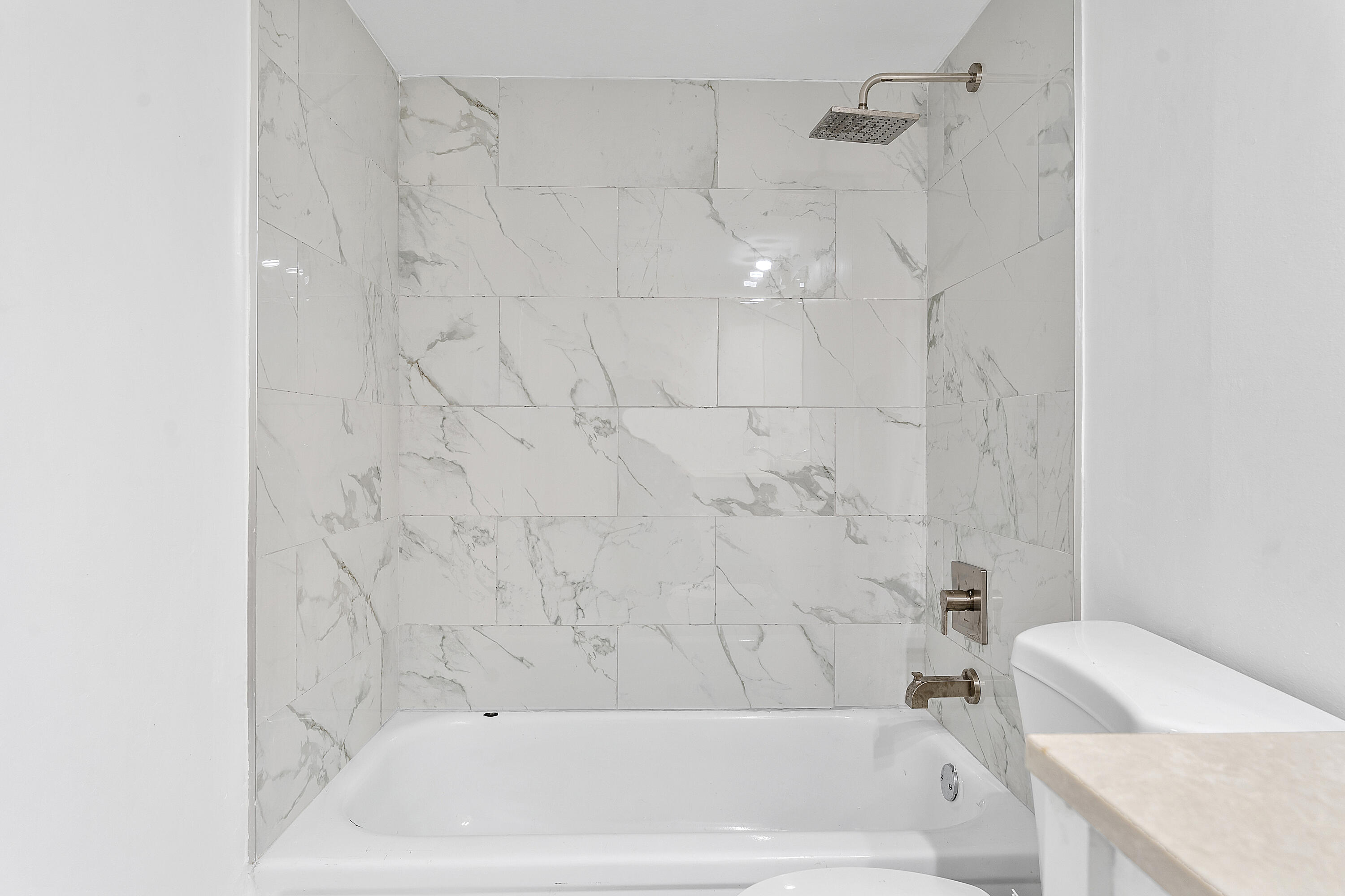 1052 Hythe A Boca Raton, FL 33434 - Photo 8 of 10 IMG_7689