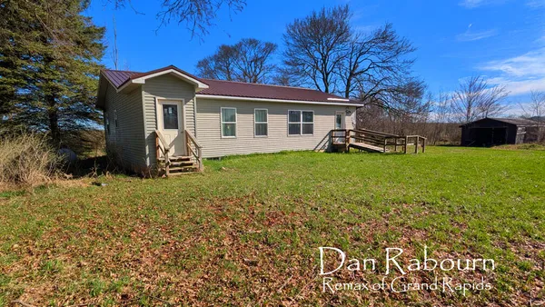 $242,500 | 1185 11 Mile Road, Remus, MI 49340