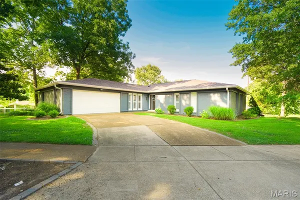 $529,000 | 1012 Stuyvesant Lane, Ballwin, MO 63011
