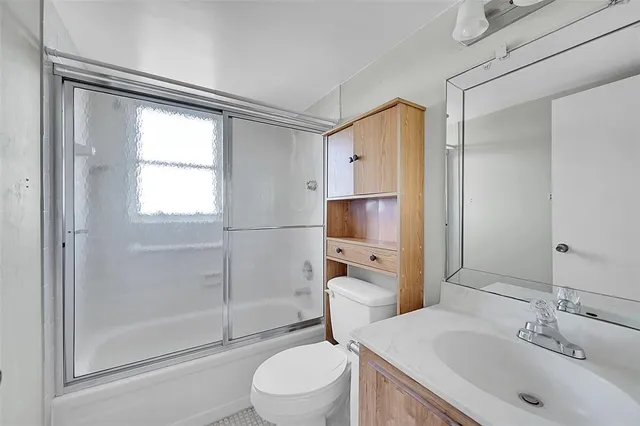 $1,700 | 7210 Lake Cir Drive, Unit 401, Margate, FL 33063