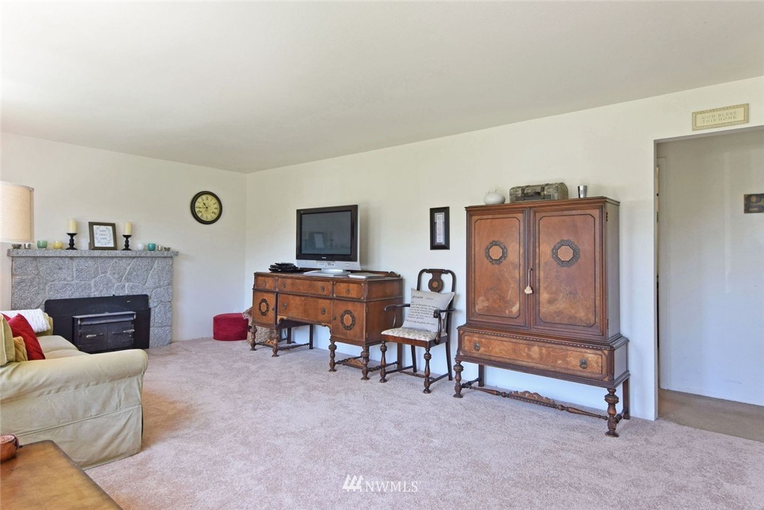 705 240th Street Southeast Bothell, WA 98021 - Photo 3 of 19