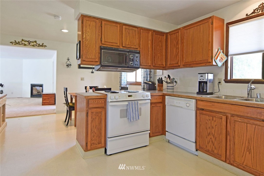 705 240th Street Southeast Bothell, WA 98021 - Photo 6 of 19