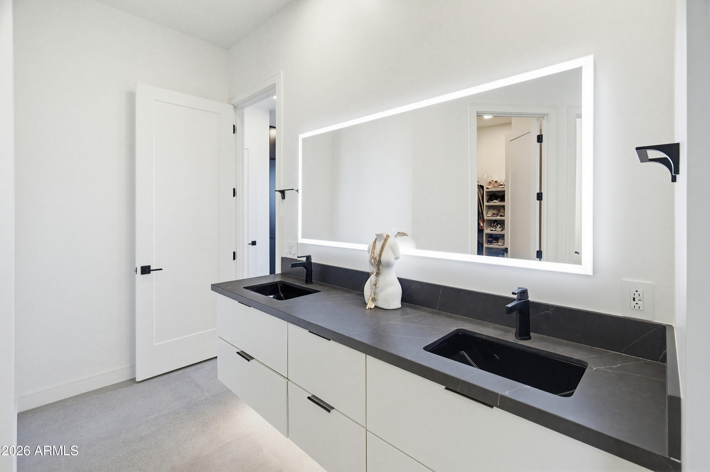 3350 East Highline Canal Road Phoenix, AZ 85042 - Photo 31 of 105 a bathroom with a sink and a mirror