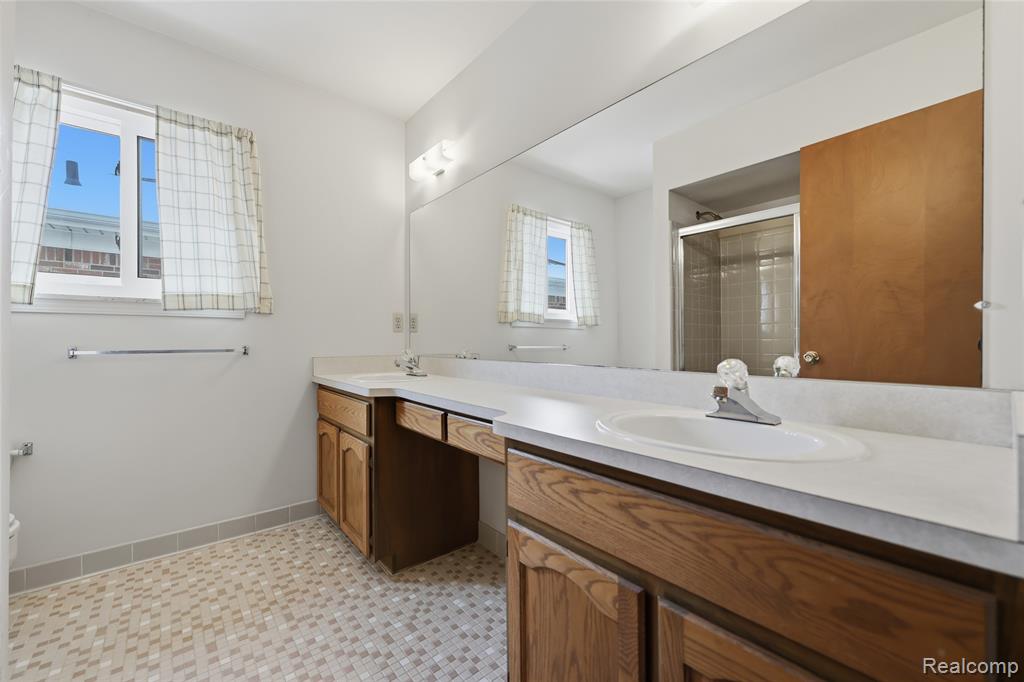 15180 Raphael Terrace Warren, MI 48088 - Photo 13 of 21 Gallery Image 13