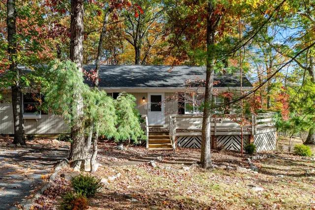 a view of a house with backyard