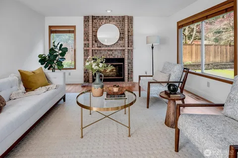 $1,525,000 | 3911 240th Place Southeast, Sammamish, WA 98029