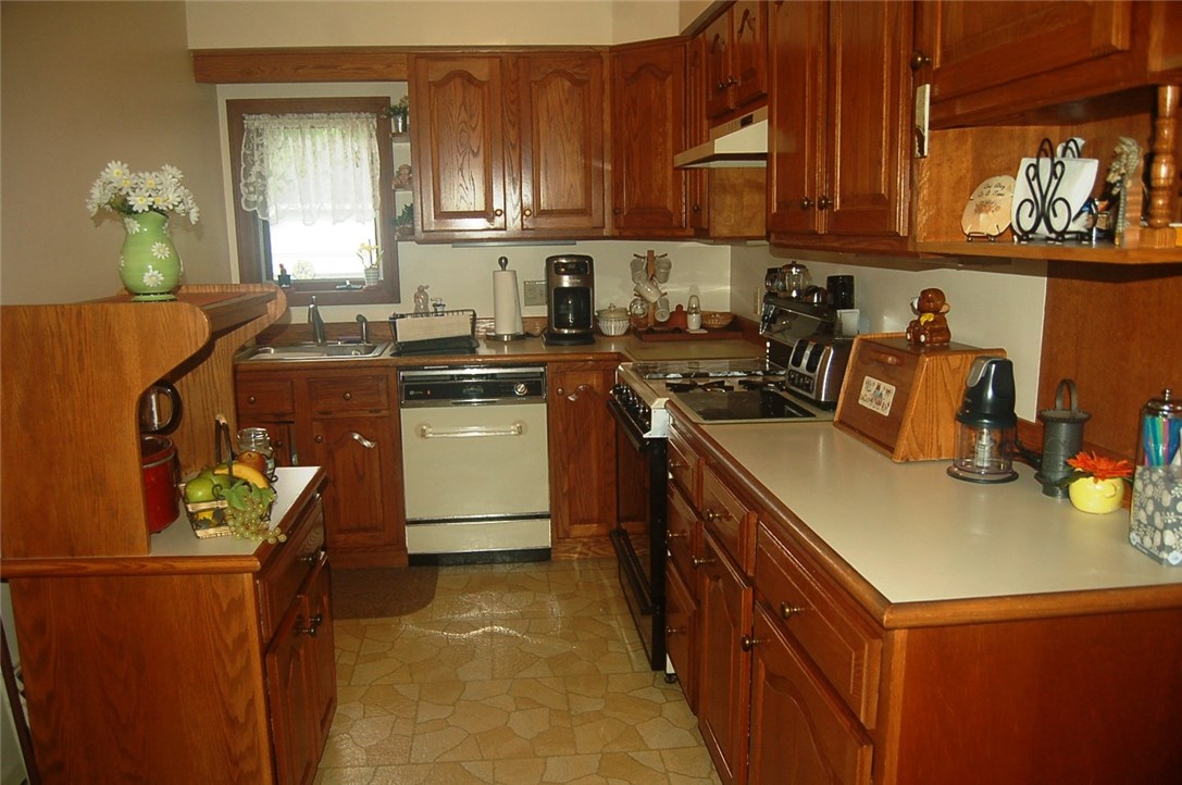 695 Cumberland Hill Road Woonsocket, RI 02895 - Photo 3 of 30 1st Floor Kitchen