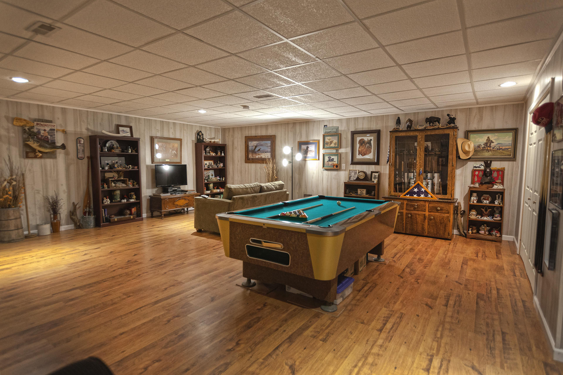 5533 Roanoke Road Troutville, VA 24175 - Photo 24 of 45 a living room with furniture and wooden floors