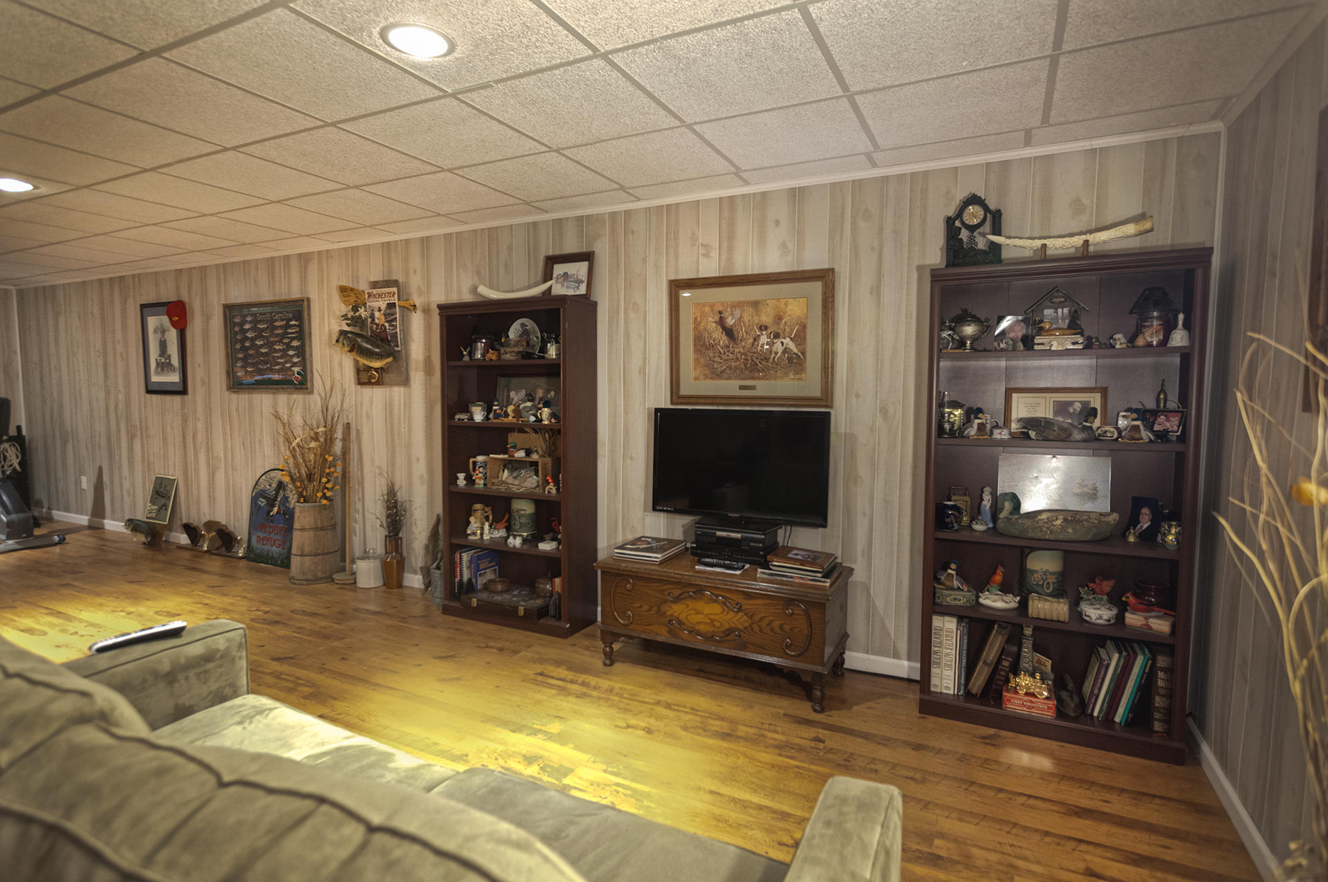 5533 Roanoke Road Troutville, VA 24175 - Photo 25 of 45 a view of a livingroom with furniture and workspace