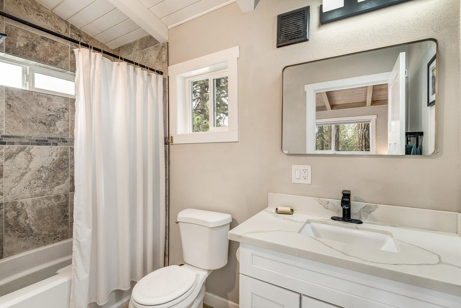 1363 Northeast Bear Creek Road Bend, OR 97702 - Photo 13 of 25 Primary Bathroom