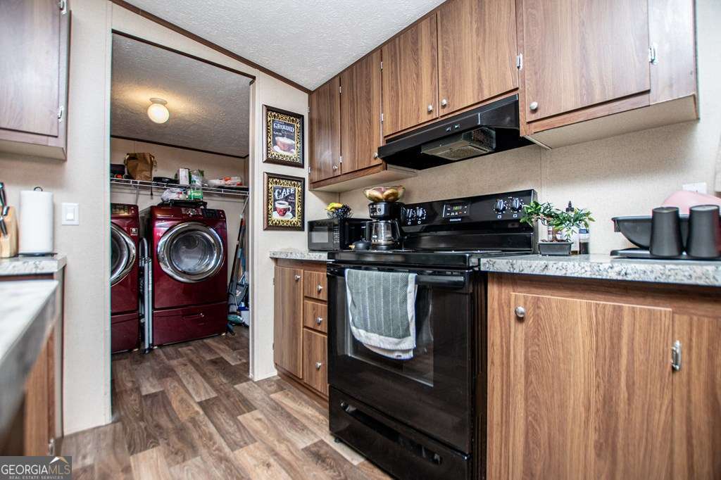 450 Glenloch Road Roopville, GA 30170 - Photo 19 of 60 a kitchen with stainless steel appliances granite countertop a stove and a refrigerator