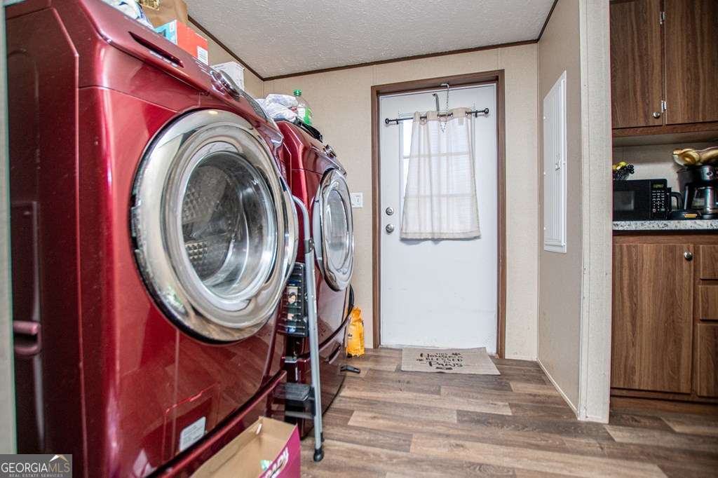 450 Glenloch Road Roopville, GA 30170 - Photo 28 of 60 a view of livingroom with washer and dryer