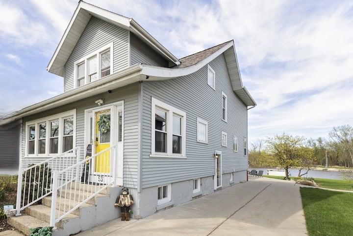 531 East Milwaukee Fort Fort Atkinson, WI 53538 - Photo 2 of 32